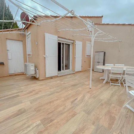 Holiday home Charmante Maison, Terrasse,parking Domaine Du Pins, Piscine Frejus